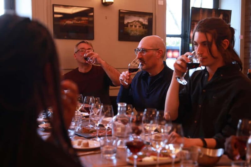 Private French Wine Tasting with a Wine Expert in Montmartre - How the Sommelier Teaches Wine in 90 Minutes