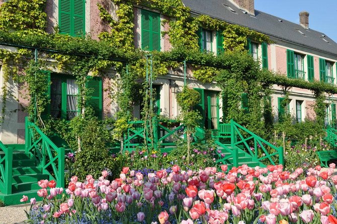 Private Giverny & Versailles Day Trip with Lunch & Hotel Transfers from Paris - Moulin de Fourges lunch: a real break with drinks included