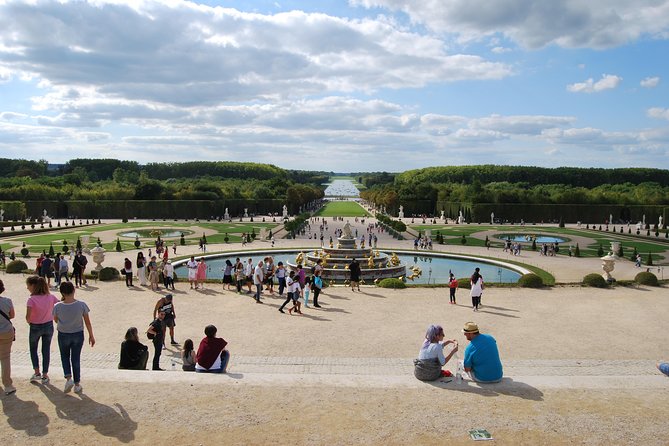 Private Giverny & Versailles Day Trip with Lunch & Hotel Transfers from Paris - Group size and guide impact: why the max 8 matters