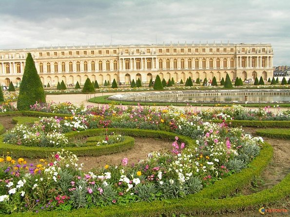 Private Giverny & Versailles Day Trip with Lunch & Hotel Transfers from Paris - Giverny at Fondation Claude Monet: Monet’s house and the gardens you came for