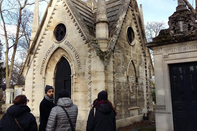 Private Guided Tour to Père Lachaise Cemetery in Paris - Why Père Lachaise feels confusing without a guide