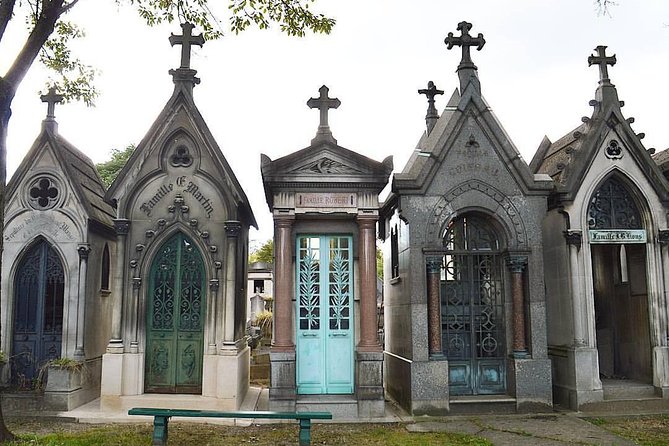 Private Guided Tour to Père Lachaise Cemetery in Paris - Meeting near Gambetta and how the 2-hour tour flows