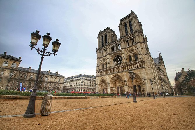 Private Half Day Historic Tour - Starting on Île de la Cité: the origin story in 30 minutes