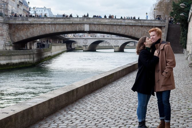 Private Historical Photo Tour in Paris - A private, tailored photoshoot plan built around your group