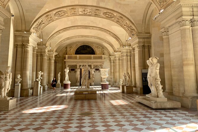 PRIVATE Louvre Wonders & Hidden Treasures Visit - A Louvre “wonders and hidden treasures” tour that stays human-sized
