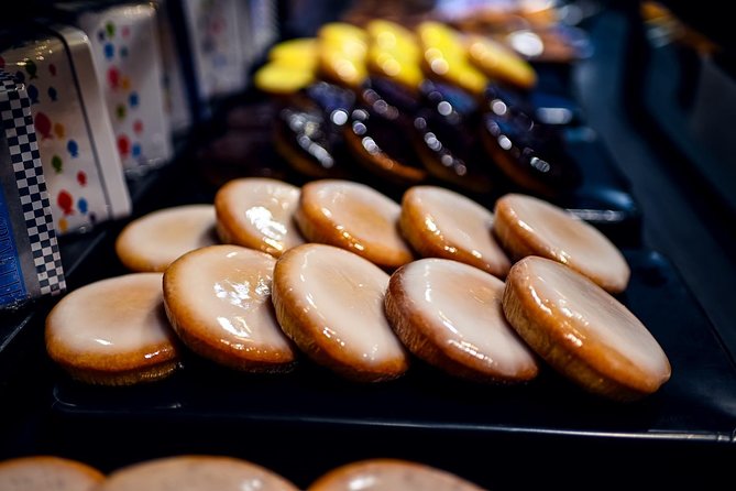 Private Montmartre Food Tour with Wine, Cheese & Pastries - Boulevard de Clichy Start to Near Moulin Rouge Finish: The Logistics That Matter