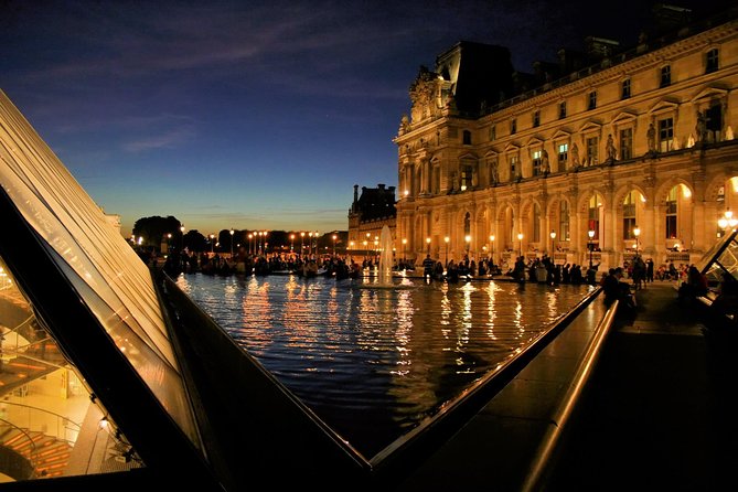 Private night tour at the Louvre - Stop 2: Pyramide du Louvre in the Courtyard (The Short, Signature Moment)
