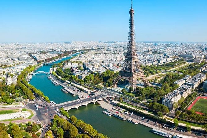 Private One-Way Transfer: City of Paris - The Ride Comfort: Mini-Van Service and Small Practical Perks