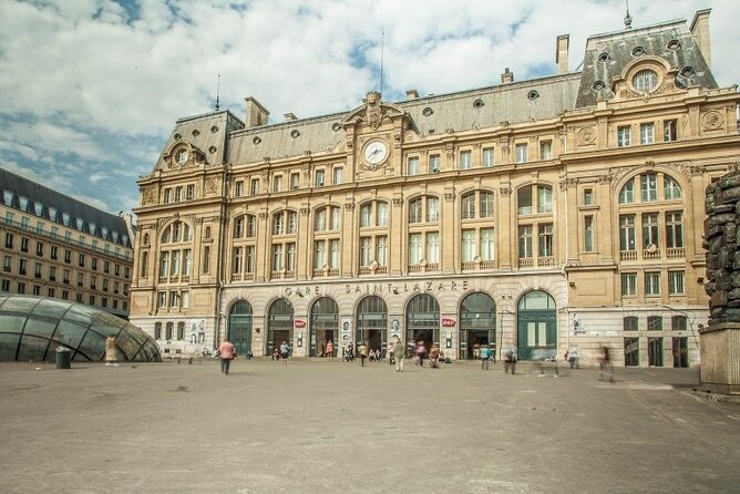 Private One Way Transfer frm Railways Station to Hot in Paris 1-3 - From Platform to Hotel: The Calm Start You Want
