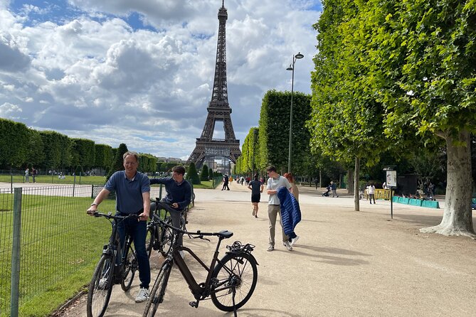 Private Paris E-bike city highlights tour - E-bike reality check: speed, power, and comfort