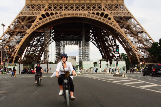 Private Paris electric bike ride with video - Eiffel Tower passing views: fast, iconic, and still personal