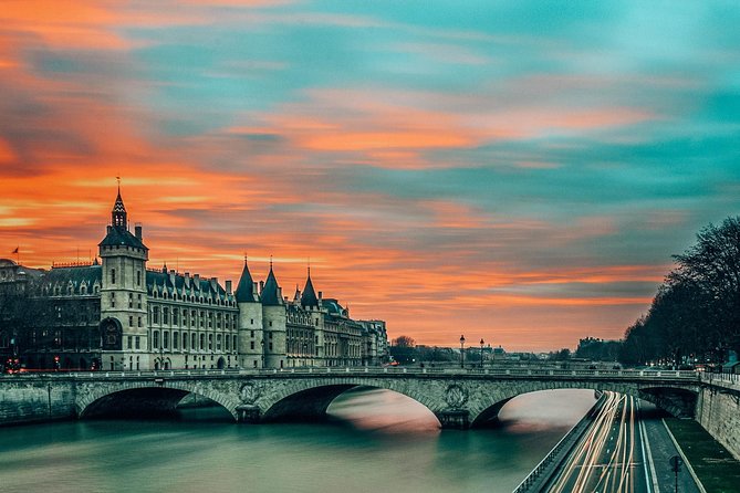 Private Paris Night Tour - with Magic City Lights and Local Vibes - Trocadéro, Eiffel Tower, and the 20,000-Light Sparkle