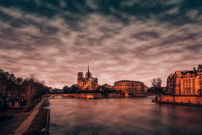 Private Paris Night Tour - with Magic City Lights and Local Vibes - The Seine at Night: Bridges, Landmarks, and an Easy Romantic Finish