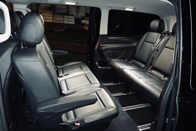 Private Paris to CDG/Orly Airport Transfer , Fixed Price - How the driver helps at the finish line