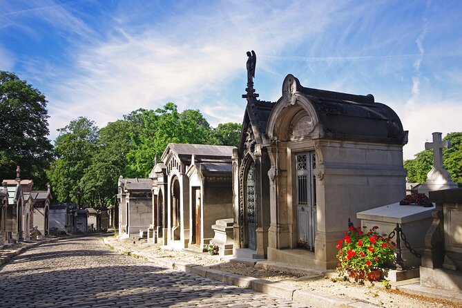 Private Père Lachaise Cemetery Walking Tour - Why Père Lachaise Works So Well on a Short Guided Walk
