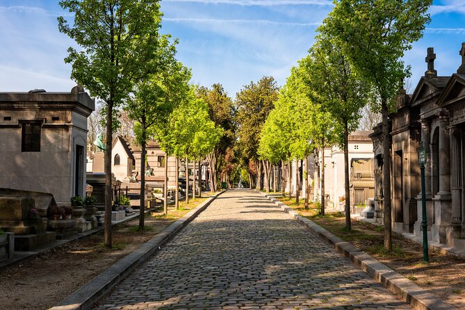 Private Père Lachaise Cemetery Walking Tour - Small Group Energy, Private Tour Comfort: What the Setup Really Means
