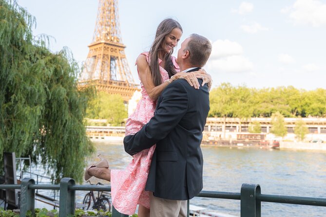 Private Photo Shoot at the Eiffel Tower or Louvre - Why a private Eiffel Tower shoot beats phone-snapping