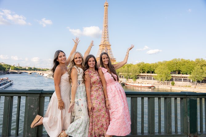 Private Photo Shoot at the Eiffel Tower or Louvre - What’s not included: entrance, rain gear, and expectations