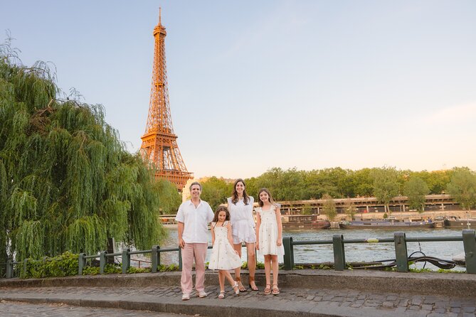 Private Photo Shoot at the Eiffel Tower or Louvre - The 1-hour plan: 3 to 4 Eiffel Tower viewpoints, not just one photo