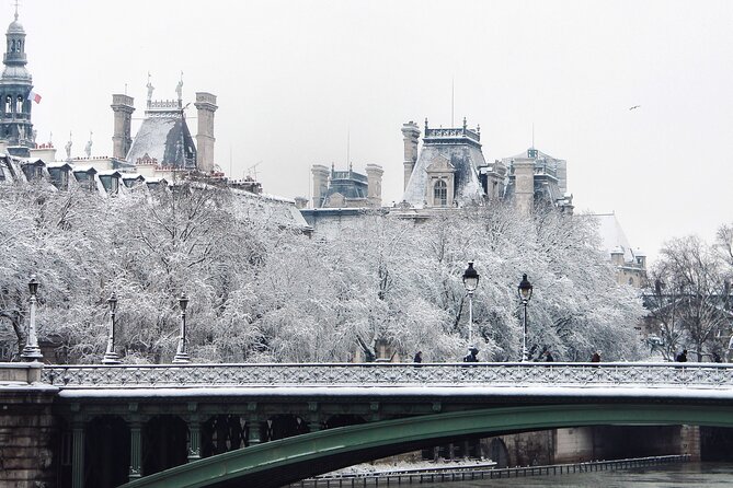 Private Photo Tour in Paris with a Professional Photographer - Stop 5: Moulin Rouge (Classic and Iconic)