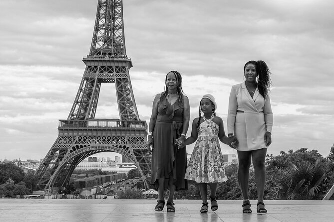 Private Photoshoot with the Iconic Eiffel Tower in Paris - The Seine River stop: variety without changing your whole plan