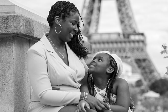 Private Photoshoot with the Iconic Eiffel Tower in Paris - What you get after: a private online gallery you can actually use