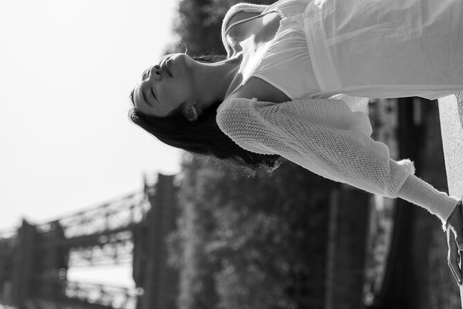 Private Photoshoot with the Iconic Eiffel Tower in Paris - Starting near Pont de Bir-Hakeim: a strong Eiffel Tower opener
