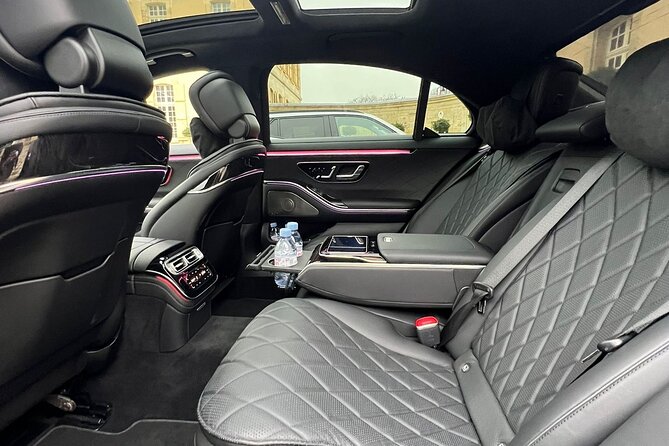 Private round trip transfer from/to PARIS <=> DISNEYLAND - Paris Pickup: Your Driver Finds You, Not the Other Way Around