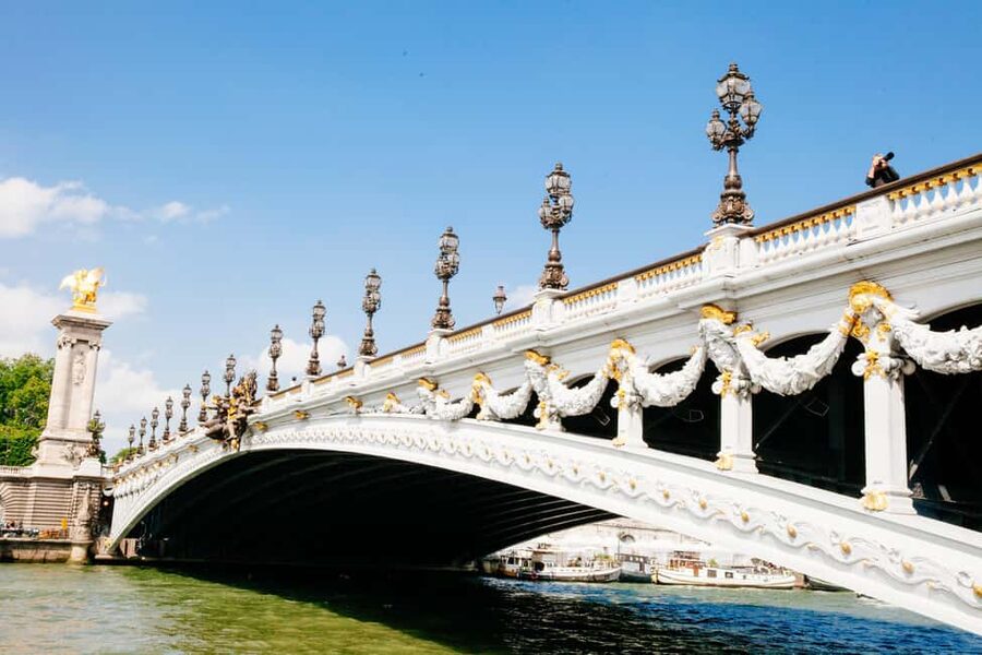 Private Secrets of Paris Bike Tour - Along the Seine: Major Monuments Without the Standstill