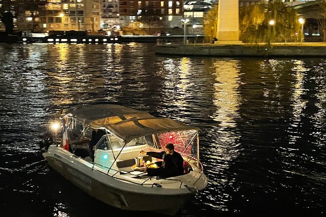 Private Seine River Cruise in Paris - Île de la Cité and Notre-Dame: the cathedral as part of the river