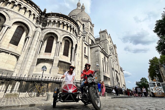 Private Sidecar Tour of Montmartre : Off the Beaten Path - Meeting point and how to actually find your guide
