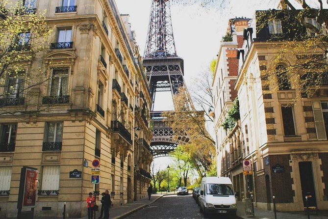 Private Street Art Tour in Paris with Local Expert - Rue Saint-Maur and Laurence Savart: the walls that change