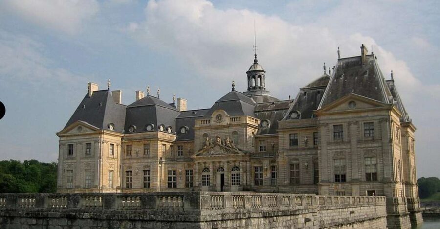 Private tour: Chateaux de Vaux le Vicomte & Fontainebleau - Château de Fontainebleau: kings’ rooms and one Napoléon stop you’ll remember
