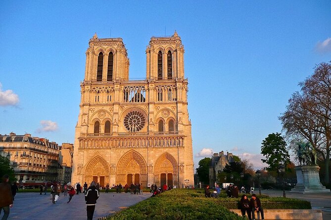 Private tour of various Monuments in Paris - Private rides and short stops: how the pacing affects your photos