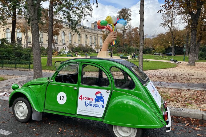Private tour Paris Sightseeing 2 hours in Citroën 2CV - Montmartre and the Latin Quarter sweep: classic neighborhoods from a tiny car