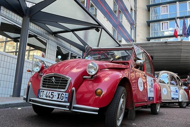 Private tour Paris Sightseeing 2 hours in Citroën 2CV - Day versus night departures: pick your lighting and your patience