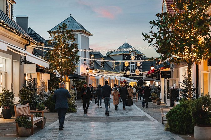 Private Tour to La Vallée Village - Should you book this private La Vallée Village tour?