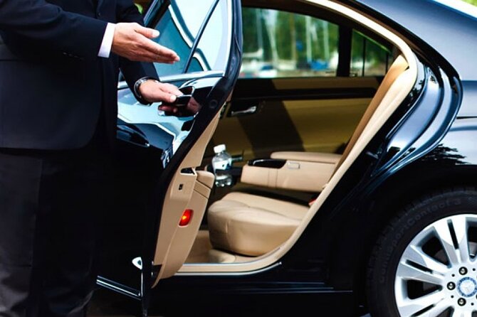 Private transfer CDG or ORLY Airport to or from Paris - The car ride: quiet hybrid comfort, WiFi, and chargers
