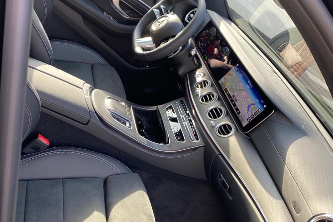 Private Transfer Paris from and to Airport (CDG, Orly, Beauvais) - Comfort in the Car: Wi‑Fi, Bottled Water, and a Driver Who Drives Like It Matters