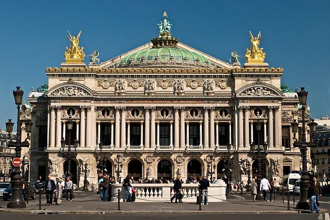 Private Transfers from Paris Airport CDG to Paris City - What happens during the drive: bottled water, sanitizer, and real direction help