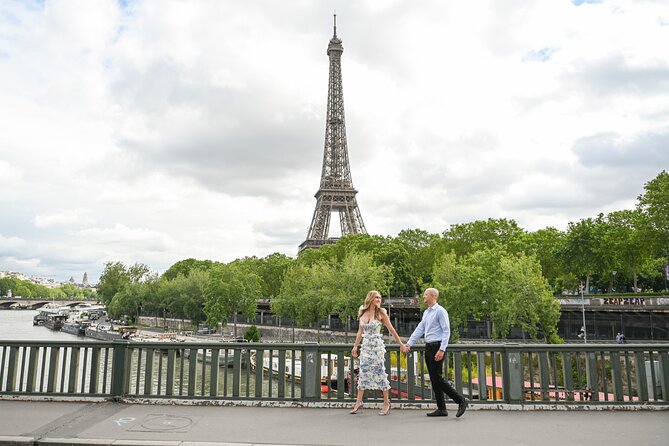 Private Vacation Photos in Paris - Rain Plan: Covered Bridge, Eiffel Tower Views, No Panic
