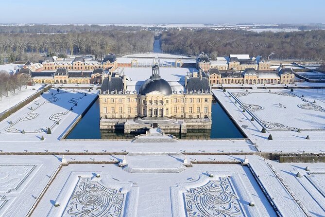 Private Vaux-le-Vicomte Candlelight Half-Day Escape from Paris - The guide experience: stories you can carry home