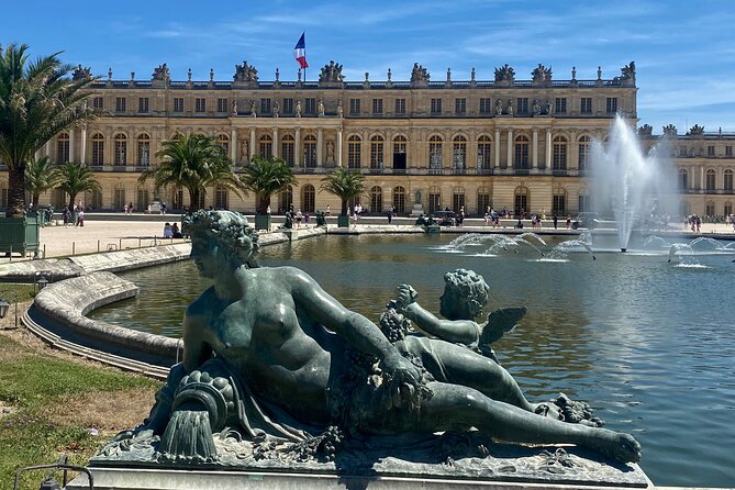 Private Versailles, Gardens, Trianon Live Guided Trip by Mercedes - Versailles Palace First: Hall of Mirrors and Royal Apartments, With Audio Flex