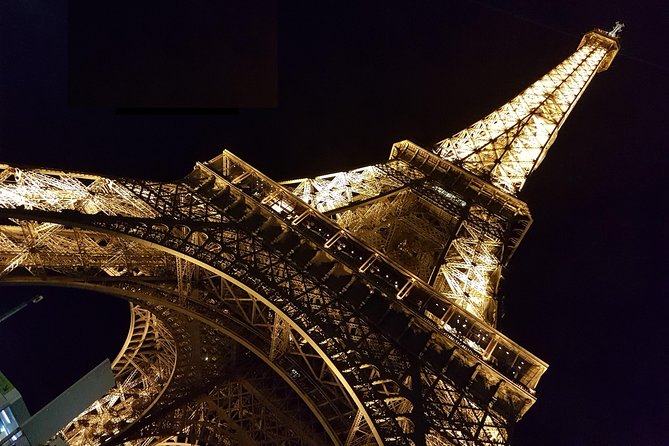 Private VIP transfer with a Ford Explorer from CDG Airport to Paris or return - Why this CDG-to-Paris transfer feels different