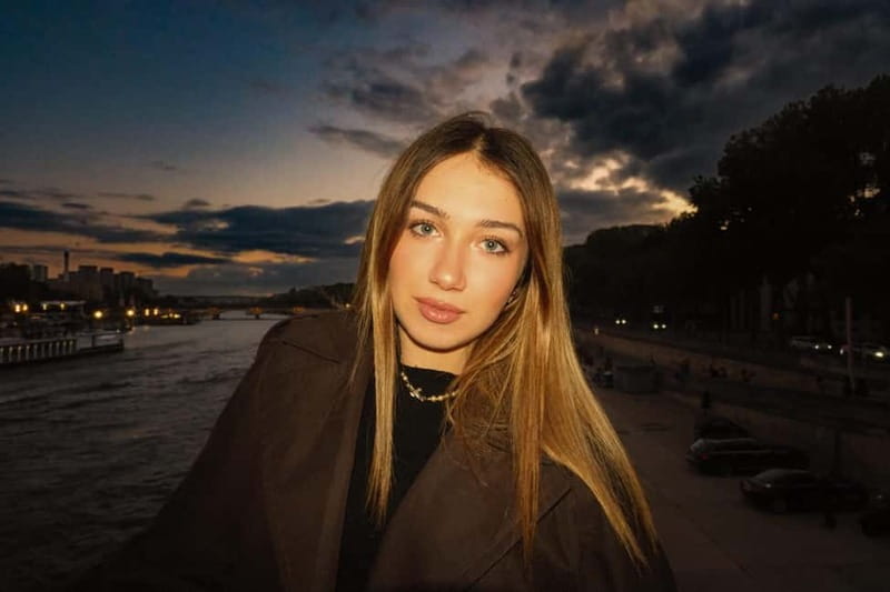 Pro & Instagram-friendly photo shoot in Paris - Why this Paris photo shoot beats playing photographer for yourself