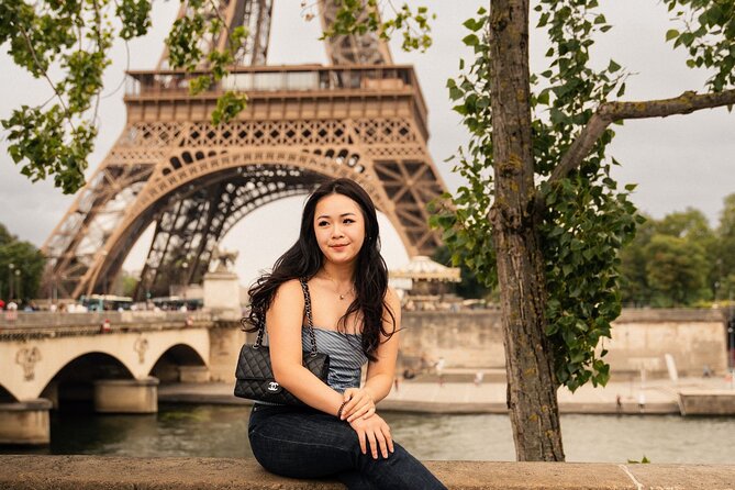 Professional Eiffel Tower Photo Tour with VOGUE Photographer - Avenue de New York and the Eiffel Tower with boats