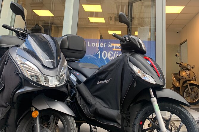 Rental scooter PCX Honda 125cc (B / A1 permit) Paris - The scooter basics: riding a PCX in real Paris traffic