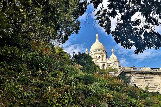 Sacred Heart and Montmartre with private guide - La Maison Rose: the famous pink corner and why it’s memorable