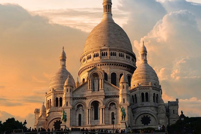 Sacred Heart and Montmartre with private guide - Meeting at Carrousel de Saint-Pierre (and why it matters)