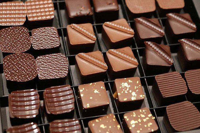 Saint-Germain The Original Chocolate Tasting Tour with Pastries and Macaron - The guide’s chocolate history talk: why the French plan their chocolate